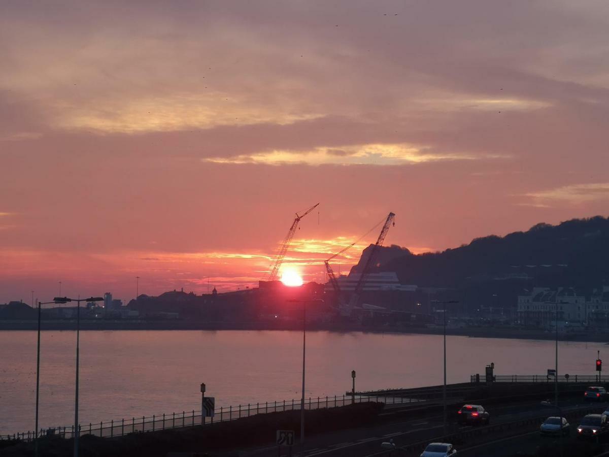 Whole Flat Next To Dover Port With Parking Exterior photo